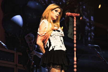 Avril Lavigne OnlyFans Leak Picture - Thumbnail FwpeW7hMTn