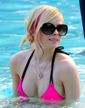 Avril Lavigne OnlyFans Leak Picture - Thumbnail IKC9BRqnNP