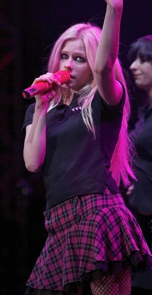 Avril Lavigne OnlyFans Leak Picture - Thumbnail LXBGiEXgWj