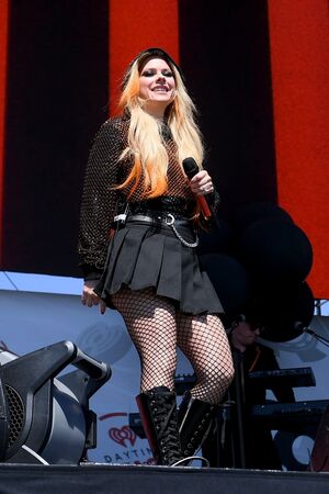 Avril Lavigne OnlyFans Leak Picture - Thumbnail Lbfzp7I5NI