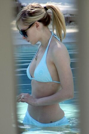 Avril Lavigne OnlyFans Leak Picture - Thumbnail MpOoe1kxy7