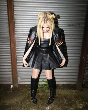 Avril Lavigne OnlyFans Leak Picture - Thumbnail TBzwEWdXJm