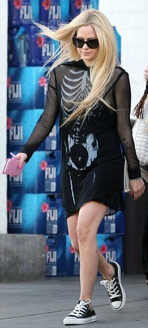 Avril Lavigne OnlyFans Leak Picture - Thumbnail VG5uhKi2f3