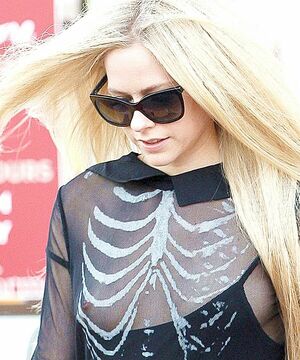 Avril Lavigne OnlyFans Leak Picture - Thumbnail ViizqRe5Ed