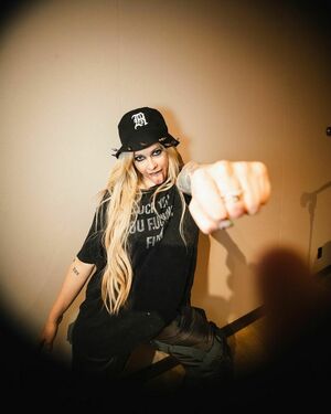 Avril Lavigne OnlyFans Leak Picture - Thumbnail X3HuGUVeAd