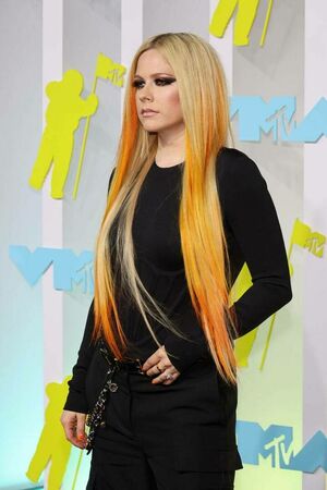 Avril Lavigne OnlyFans Leak Picture - Thumbnail bDL4P0cZOk