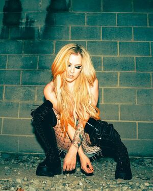 Avril Lavigne OnlyFans Leak Picture - Thumbnail cZPF1boKau