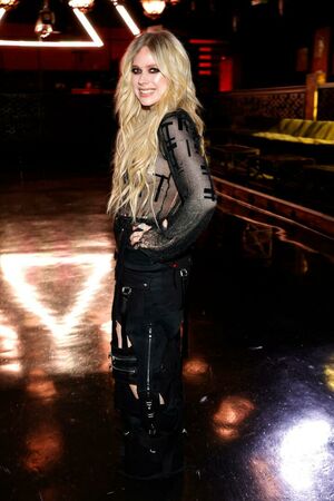 Avril Lavigne OnlyFans Leak Picture - Thumbnail hC6KJjVMPX
