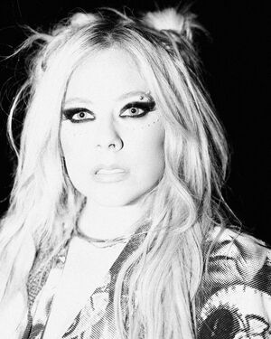 Avril Lavigne OnlyFans Leak Picture - Thumbnail iFkwS33SGf