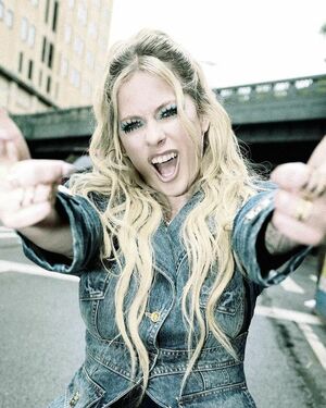 Avril Lavigne OnlyFans Leak Picture - Thumbnail kQxj0UrIaJ