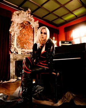 Avril Lavigne OnlyFans Leak Picture - Thumbnail nWVwMfg0Nb
