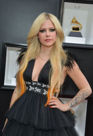 Avril Lavigne OnlyFans Leak Picture - Thumbnail oKgyPlkinZ