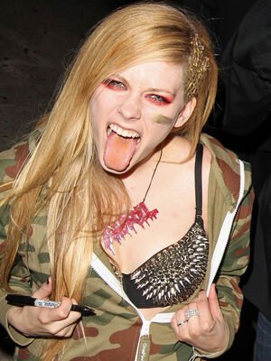 Avril Lavigne OnlyFans Leak Picture - Thumbnail oO3XPZ1qAd