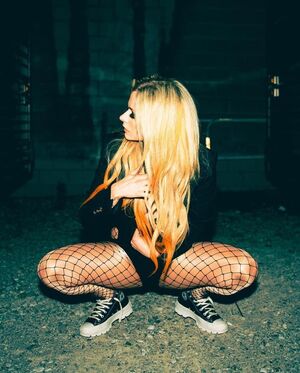 Avril Lavigne OnlyFans Leak Picture - Thumbnail pSYDCDXVOI