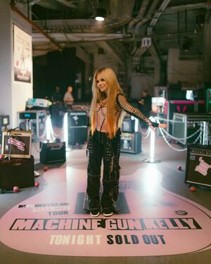 Avril Lavigne OnlyFans Leak Picture - Thumbnail sqghzMswS9