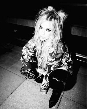 Avril Lavigne OnlyFans Leak Picture - Thumbnail xQ0LF3o9g1