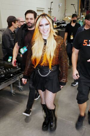 Avril Lavigne OnlyFans Leak Picture - Thumbnail zvQJv1R6uW