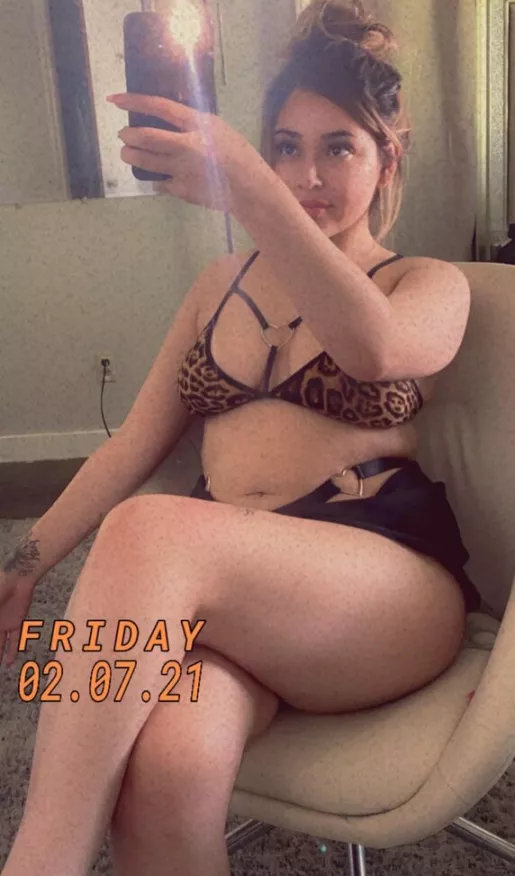 Bbyanabella OnlyFans Leak Picture - Thumbnail 9zQuRxGyVS