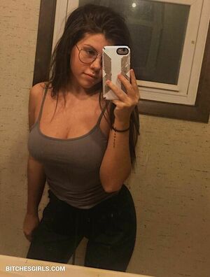 Bethanylouwhoo OnlyFans Leak Picture - Thumbnail HWlQ02ezE7