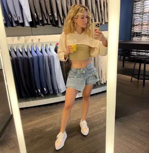 Brec Bassinger OnlyFans Leak Picture - Thumbnail uM5eMQd1M0