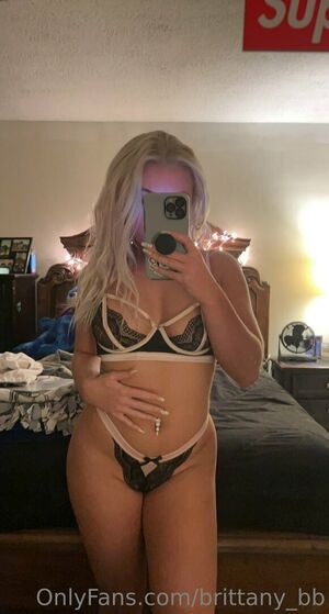 Brittany_bb OnlyFans Leak Picture - Thumbnail RZI1UDSka3