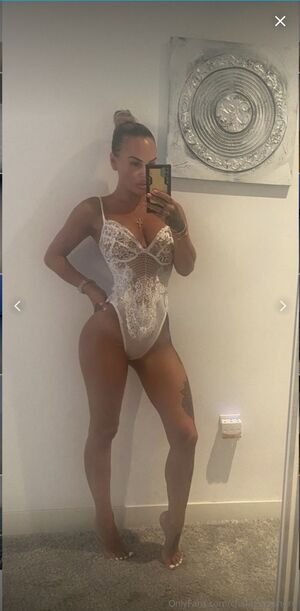 Chantelle Connelly OnlyFans Leak Picture - Thumbnail HsNHaNblku