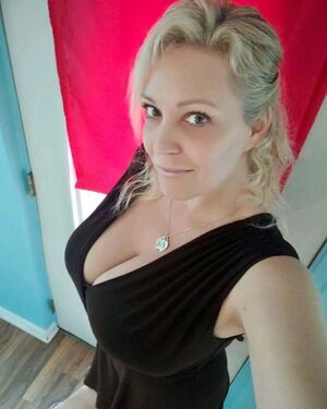 Charlee Chase OnlyFans Leak Picture - Thumbnail cMTBX3YuBY