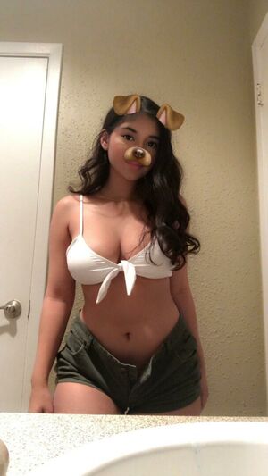 Chloe Medina OnlyFans Leak Picture - Thumbnail FQruwYB5mg