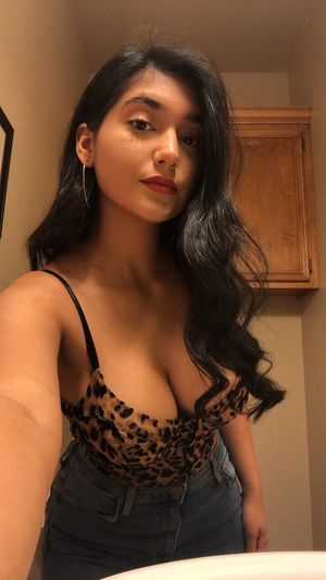 Chloe Medina OnlyFans Leak Picture - Thumbnail XXM2YIefhK