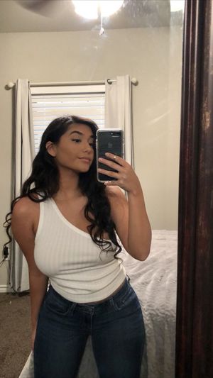 Chloe Medina OnlyFans Leak Picture - Thumbnail oHSWg00awR