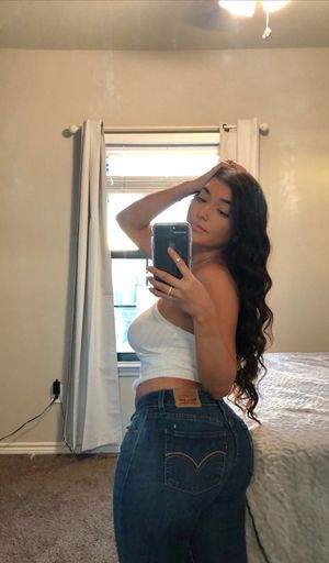 Chloe Medina OnlyFans Leak Picture - Thumbnail qV1PdtcYD1