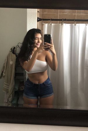 Chloe Medina OnlyFans Leak Picture - Thumbnail rhlYDu2SXN