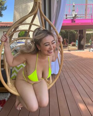 Chloe Surreal OnlyFans Leak Picture - Thumbnail Q5GwvzeVdP