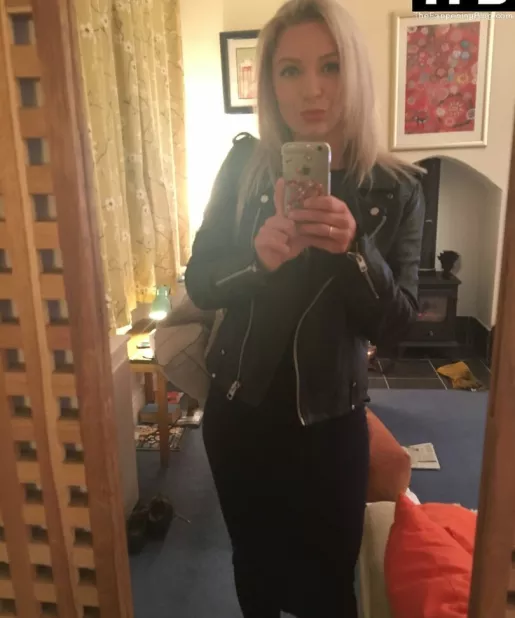 Claire Hutchings OnlyFans Leak Picture - Thumbnail fgVGfQwhSE