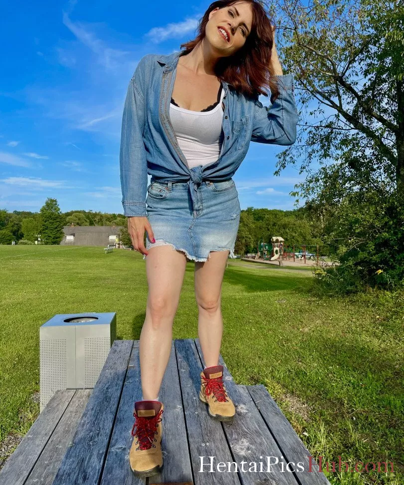Country Christina Nude OnlyFans Leak Photo lrSL9L9iGm