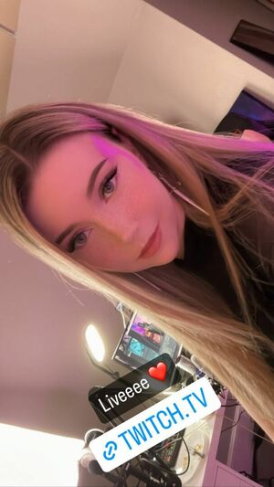 Dizzykitten OnlyFans Leak Picture - Thumbnail Ny3xb6KwfC