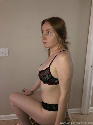 Eevee Bee OnlyFans Leak Picture - Thumbnail OoP4Eoxfkm