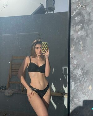 Effy Palarya OnlyFans Leak Picture - Thumbnail G64HanC5b6