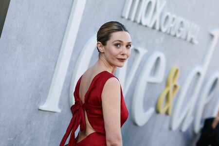 Elizabeth Olsen OnlyFans Leak Picture - Thumbnail 8jYW7GcEfy