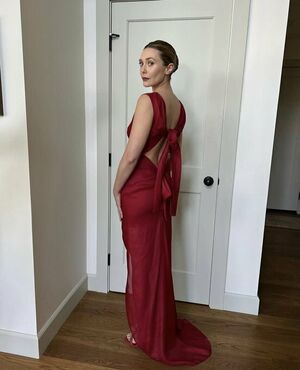 Elizabeth Olsen OnlyFans Leak Picture - Thumbnail HFj3UmvNNP