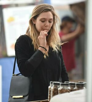 Elizabeth Olsen OnlyFans Leak Picture - Thumbnail yTTPR4kkuq