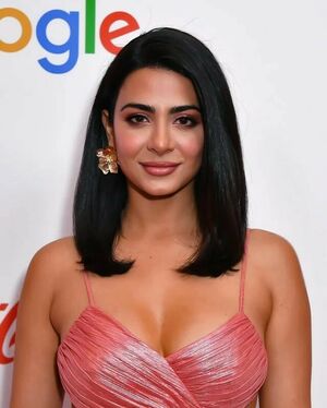 Emeraude Toubia OnlyFans Leak Picture - Thumbnail U5zNjyr9zU