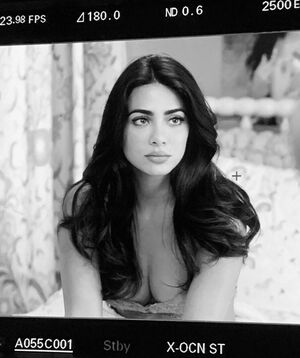 Emeraude Toubia OnlyFans Leak Picture - Thumbnail z6qPmvCCJq