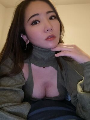 Emily Wang OnlyFans Leak Picture - Thumbnail knTXtyBawc