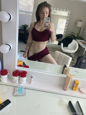 Emilylynne OnlyFans Leak Picture - Thumbnail ShZc0LptYl