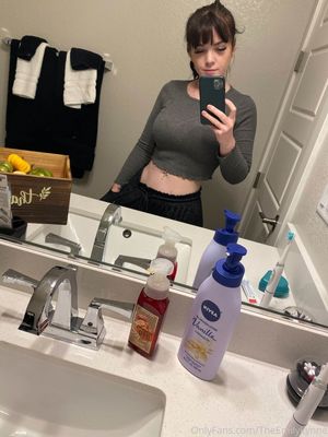 Emilylynne OnlyFans Leak Picture - Thumbnail y2uADkzqSQ