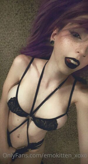 Emokitten_xoxo OnlyFans Leak Picture - Thumbnail Sqmhor3Jn2