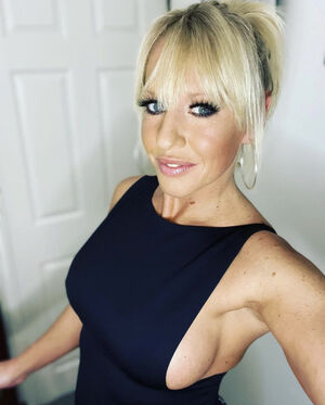 Gail Emms OnlyFans Leak Picture - Thumbnail DSkZILAMPS