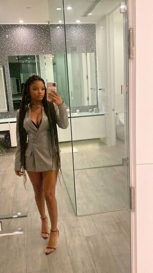 Halle Bailey OnlyFans Leak Picture - Thumbnail 1C9phMtmfU