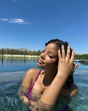 Halle Bailey OnlyFans Leak Picture - Thumbnail 1kd4Ap6XEO